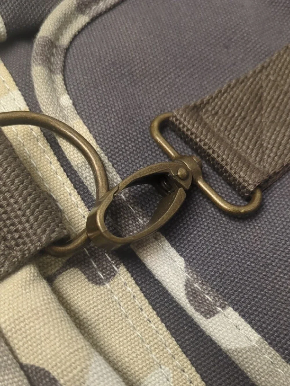 Levi's Gray Canvas Messenger Bag Camouflage Edge Sutherland Messenger Laptop Bag